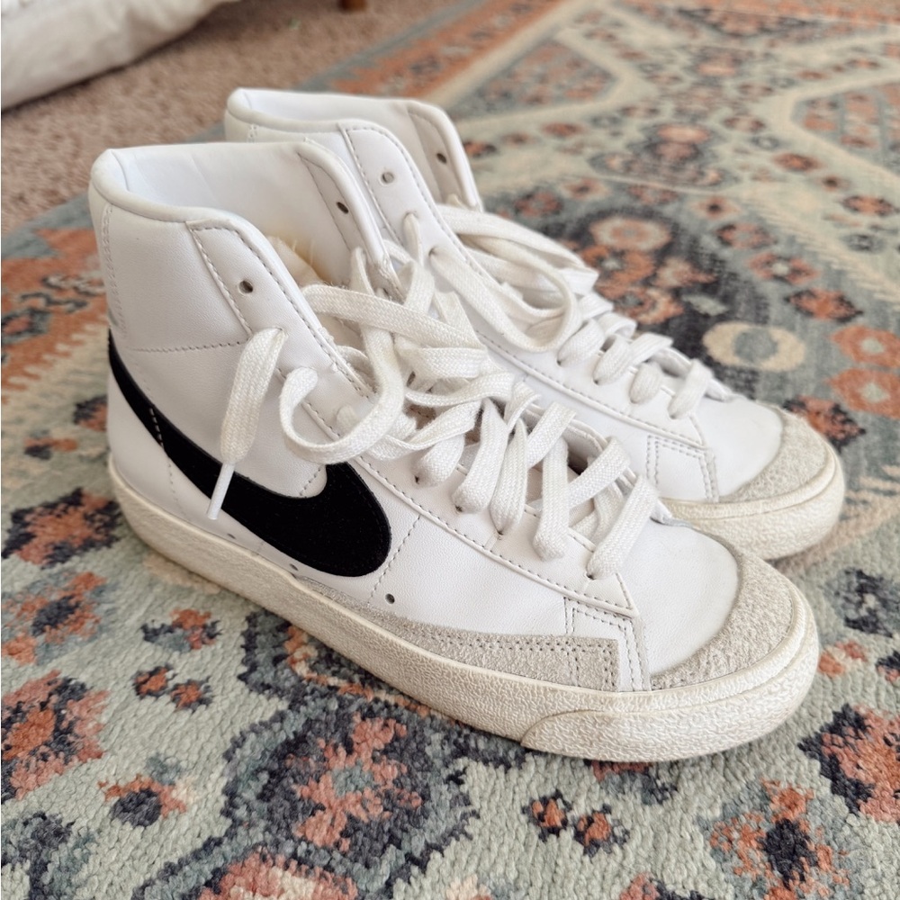 NIKE Black & White Blazers 
Size 6.5!